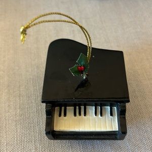 Kurt’s Alder black/white grand piano ornament!!